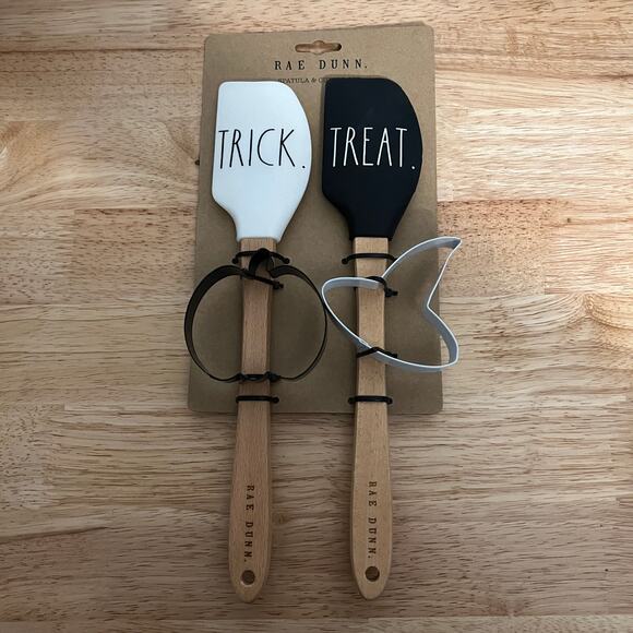 Rae Dunn Halloween Rubber Spatulas and Cookie Cutters - 4 Total Pieces - NWT - Picture 1 of 5